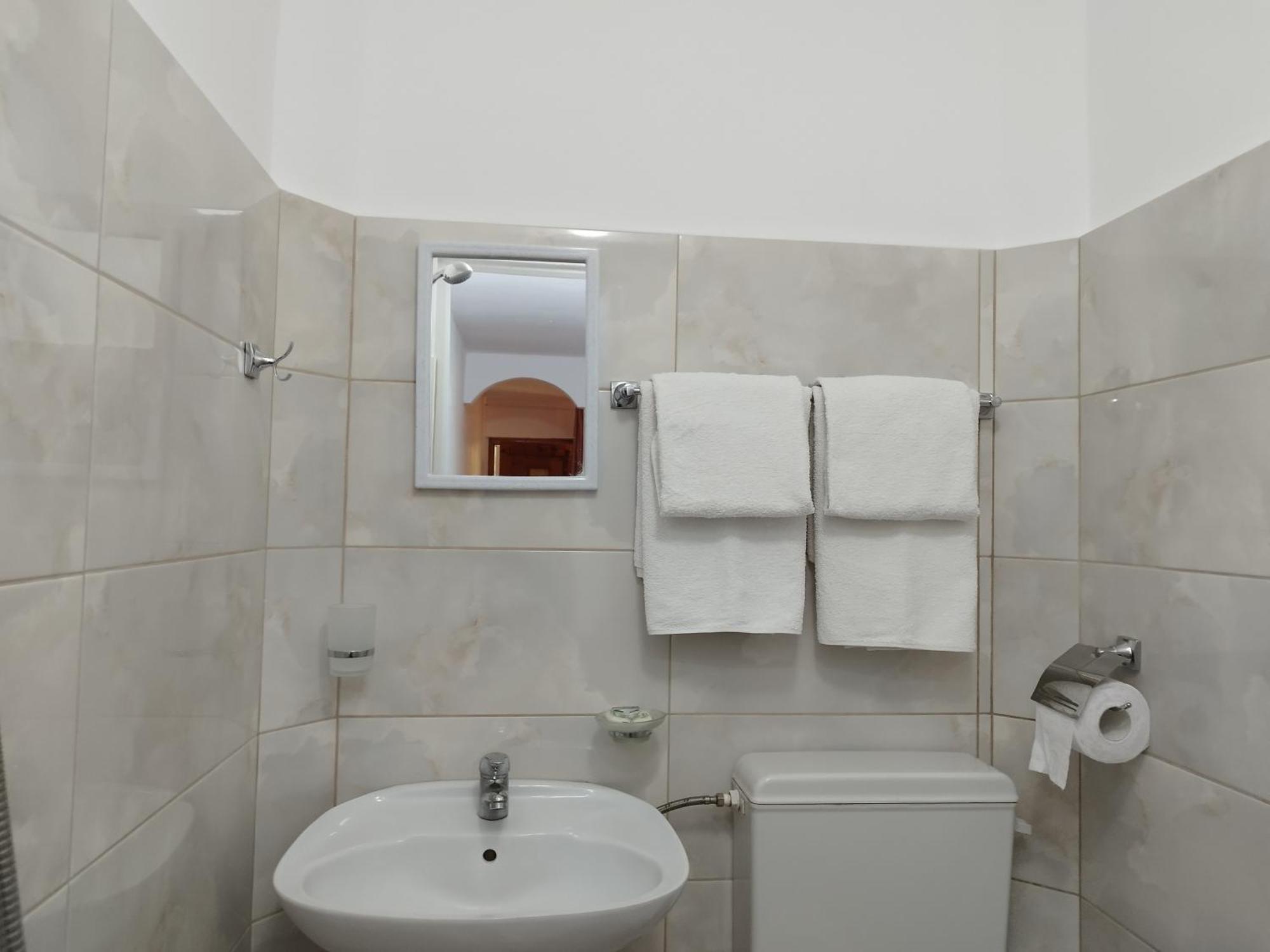 Villa Jun Guest House Bełogradczik Zewnętrze zdjęcie